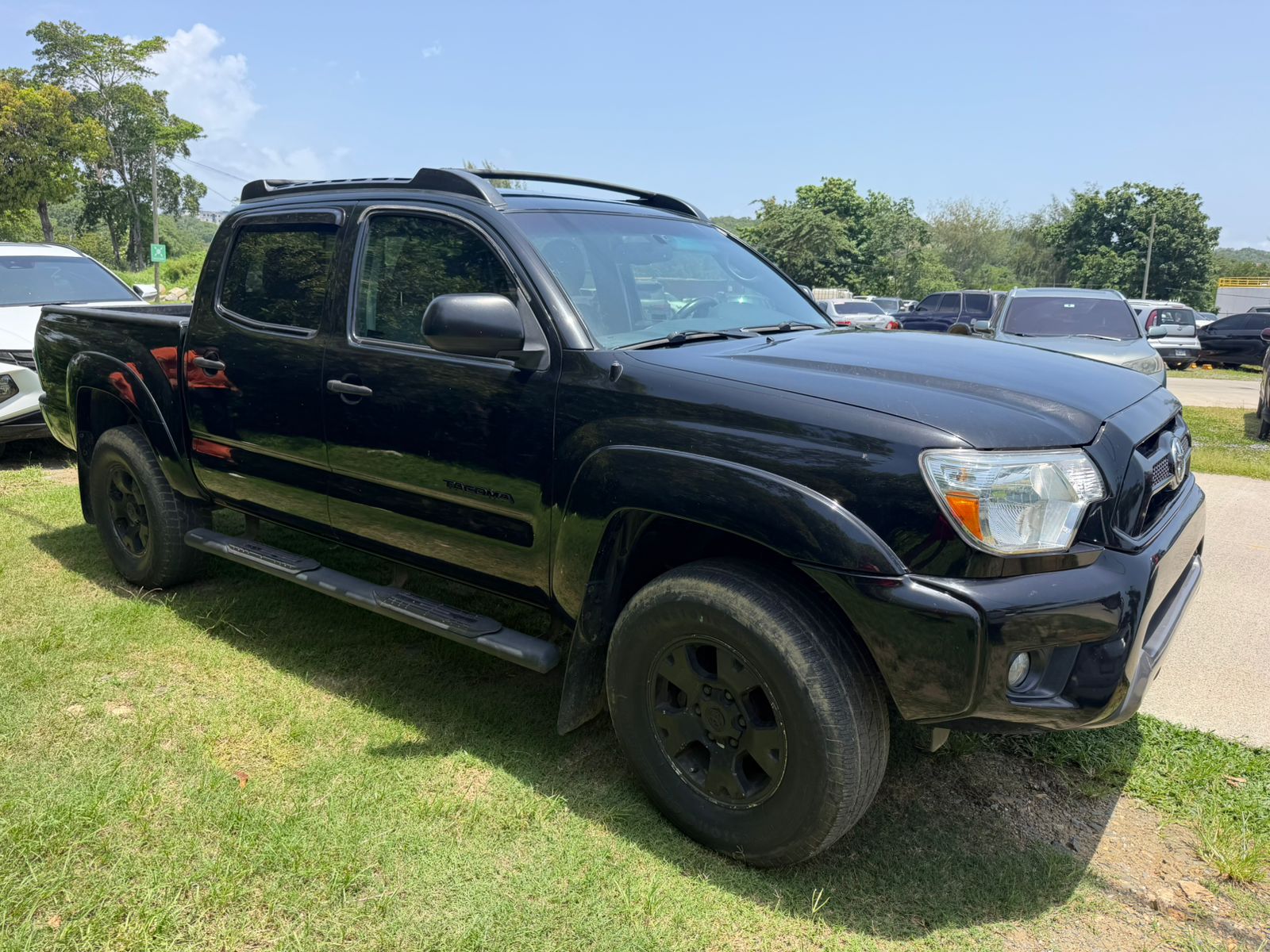 Toyota Tacoma – Renta de Pickup en Roatán